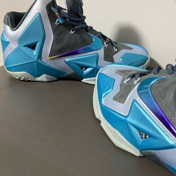 Nike - Picture 2 of 16